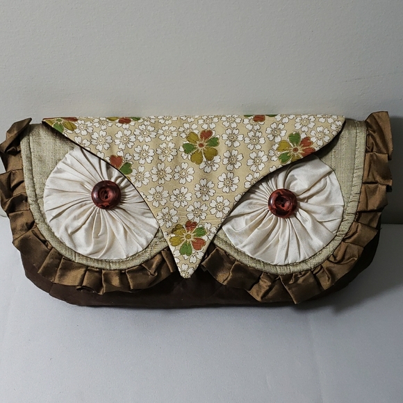 kitchi kimani Handbags - OWL Clutch Purse